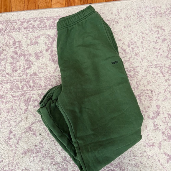 Aritzia Pants - Aritzia Green Sweatpants